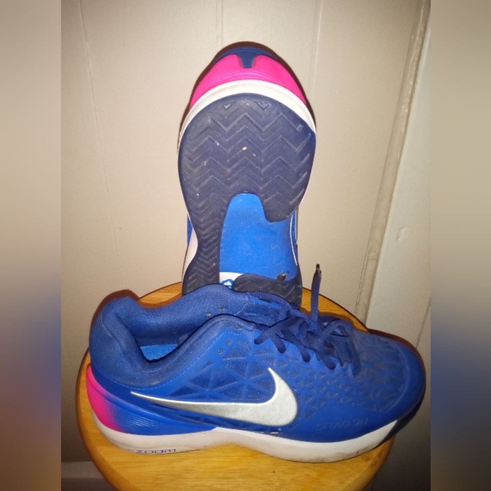 Nike pink & blue 8 1/2 women's gym shoes